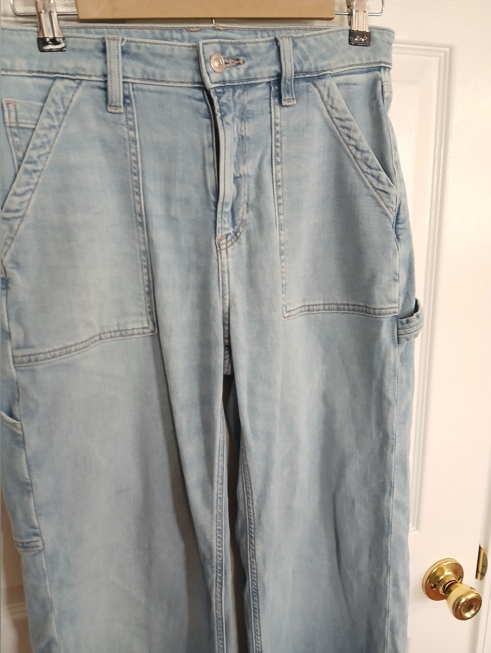 American Eagle Super High Rise Light Wash Blue Baggy Wide-Leg Cargo Jeans - Picture 3 of 14